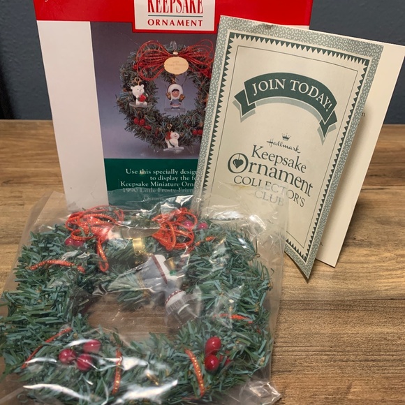NIB Hallmark collector Keepsake Ornament, Little Frosty Friends Memory Wreath - Picture 1 of 3